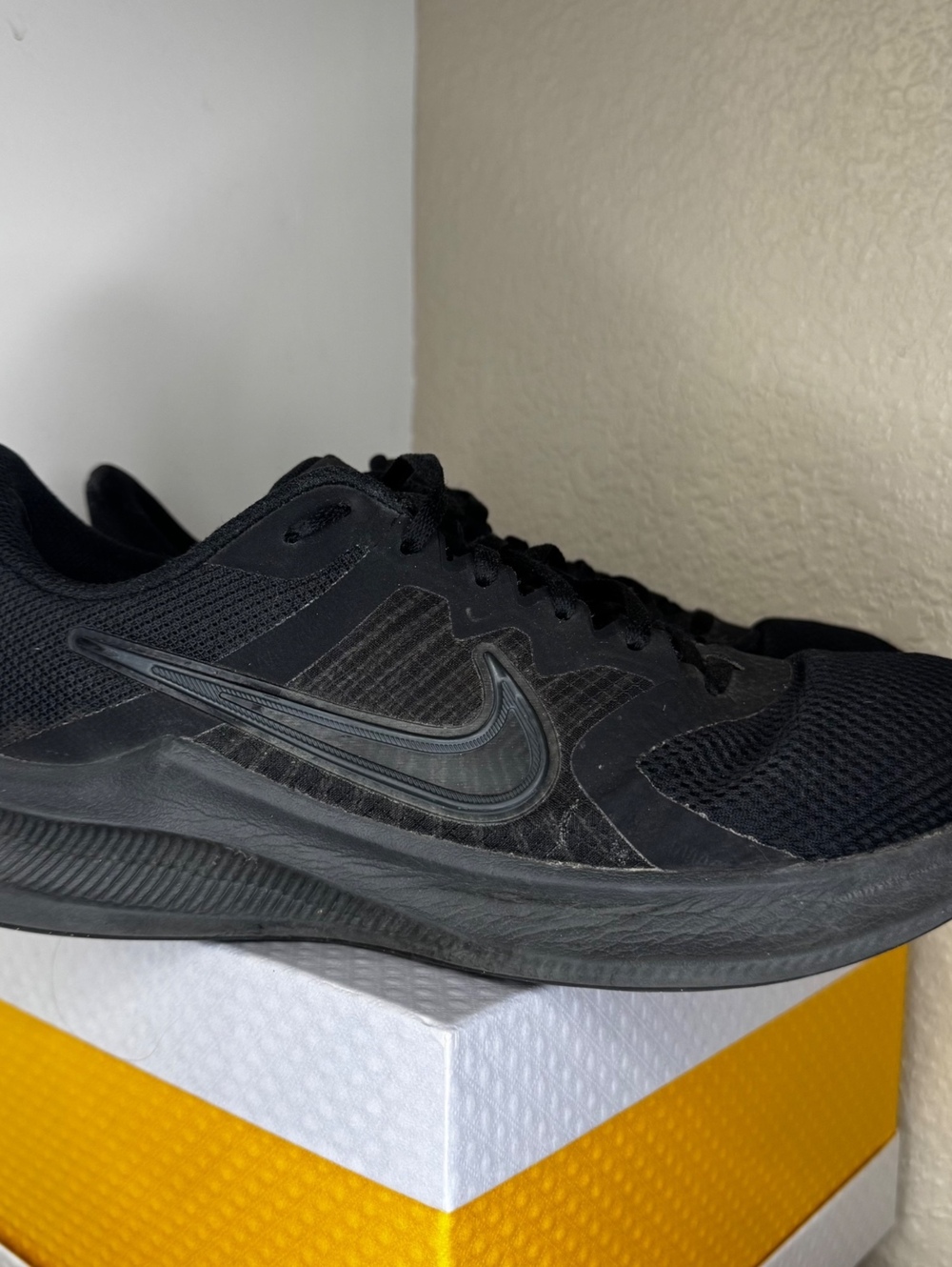 Nike Downshifter 11 Men’s 9.5 Black Smoke Grey Running Shoes CW3411-002